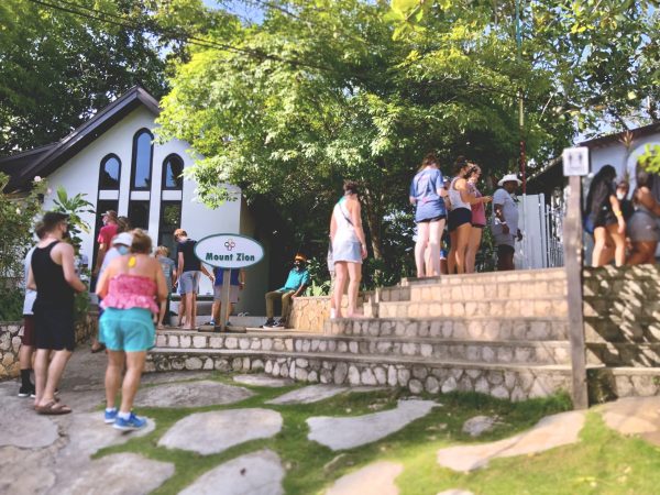 People on the 9 Mile tour